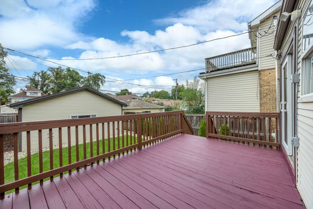 7845 W CRESSETT Drive, Elmwood Park, IL 60707