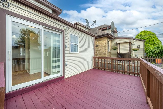 7845 W CRESSETT Drive, Elmwood Park, IL 60707