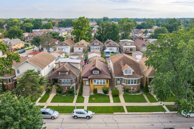 7845 W CRESSETT Drive, Elmwood Park, IL 60707