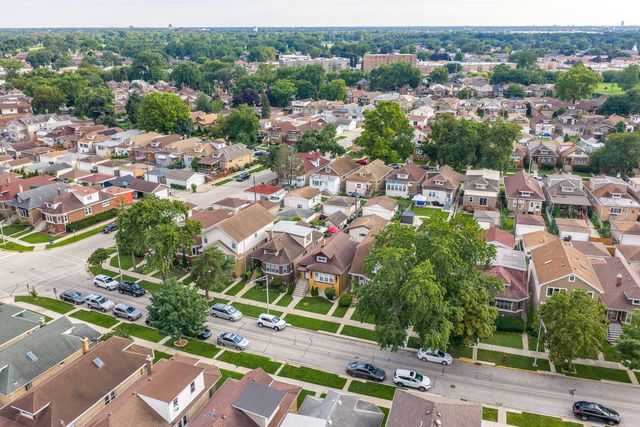 7845 W CRESSETT Drive, Elmwood Park, IL 60707