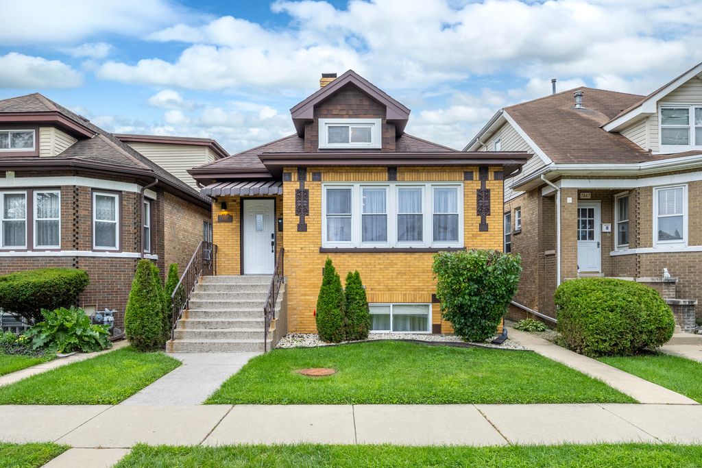 7845 W CRESSETT Drive, Elmwood Park, IL 60707