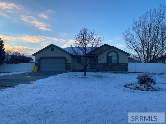 5 N Oak Circle, Rigby, ID 83442