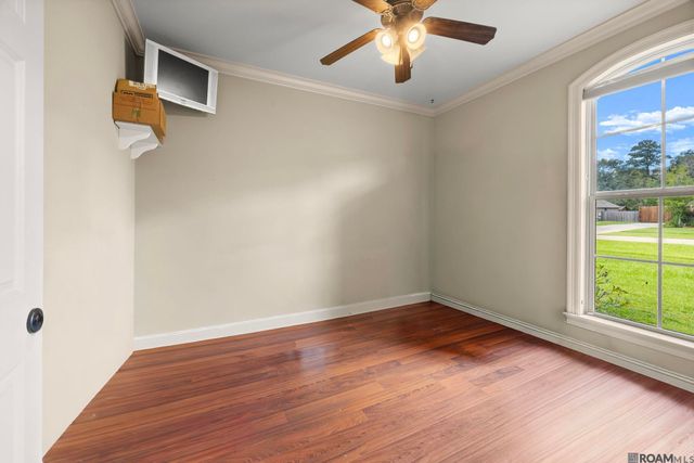 14176 Twelve Oaks Dr, Walker, LA 70785