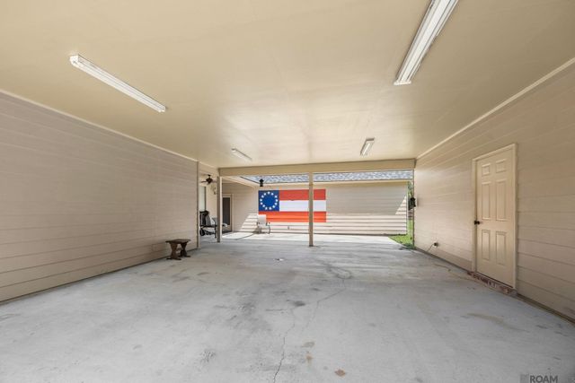 14176 Twelve Oaks Dr, Walker, LA 70785