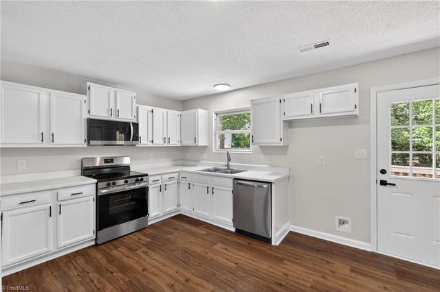 3109 Iris Place, Greensboro, NC 27405