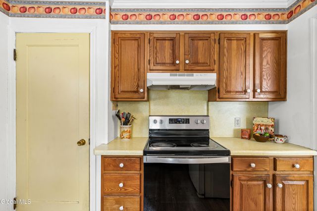 5 Glenbrook Road, Glenville, NY 12302