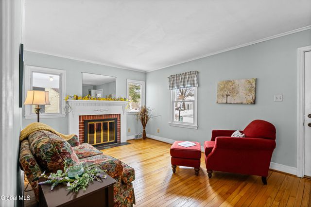 5 Glenbrook Road, Glenville, NY 12302