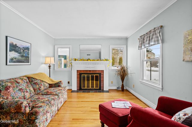 5 Glenbrook Road, Glenville, NY 12302