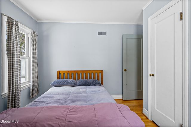 5 Glenbrook Road, Glenville, NY 12302