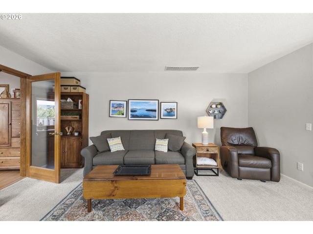 2471 Ne LINDSEY Dr, Hillsboro, OR 97124