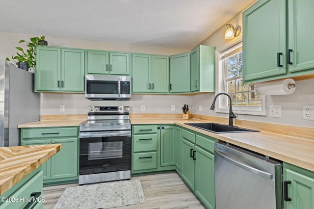 229 Gray Fox Run, Hubert, NC 28539