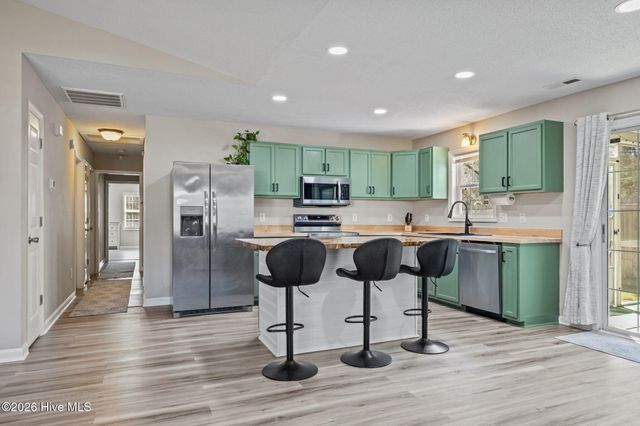 229 Gray Fox Run, Hubert, NC 28539