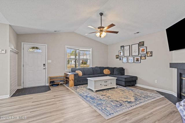 229 Gray Fox Run, Hubert, NC 28539