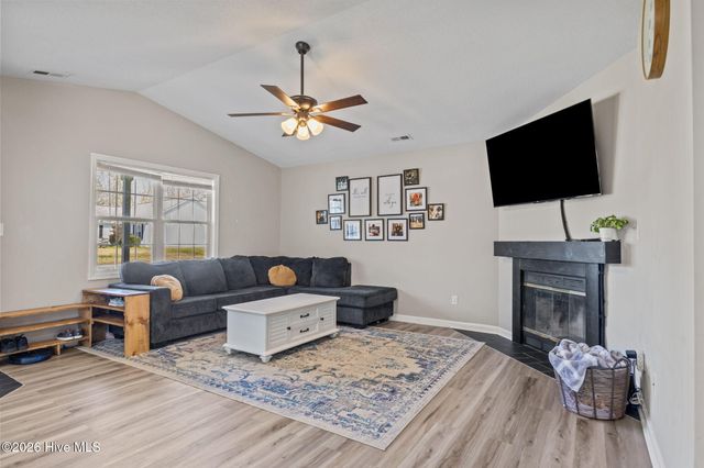 229 Gray Fox Run, Hubert, NC 28539