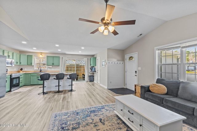 229 Gray Fox Run, Hubert, NC 28539