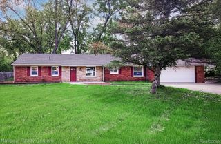 2365 Middlebelt Road, West Bloomfield Charter Township, MI 48324