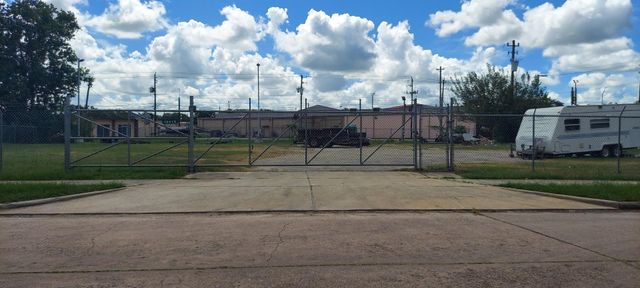 10018 Ramey, Houston, TX 77075