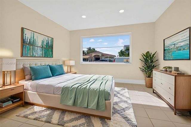 1721 S Treasure Dr, North Bay Village, FL 33141