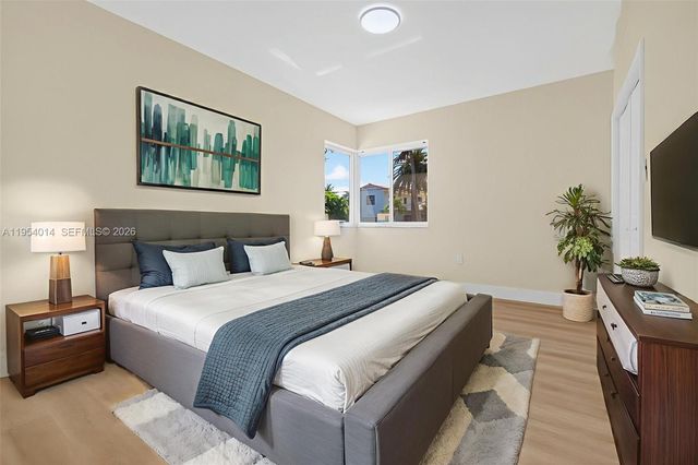 1721 S Treasure Dr, North Bay Village, FL 33141