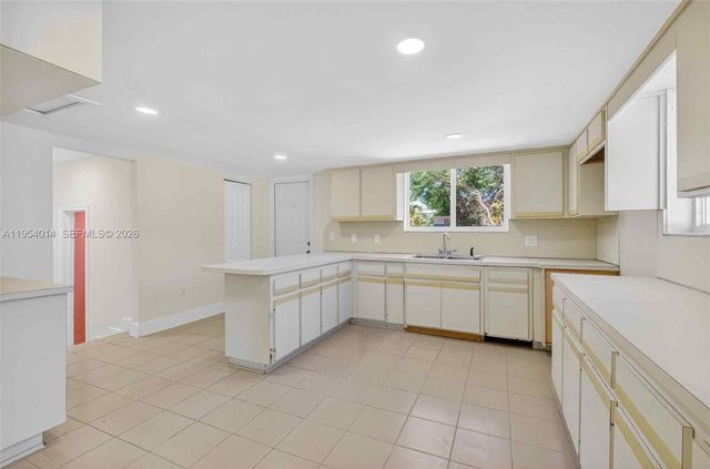 1721 S Treasure Dr, North Bay Village, FL 33141