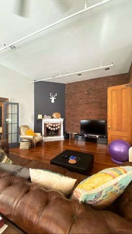 118 South Street 2A, Boston, MA 02111
