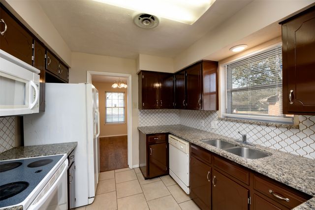 1605 Arrowhead, Pantego, TX 76013
