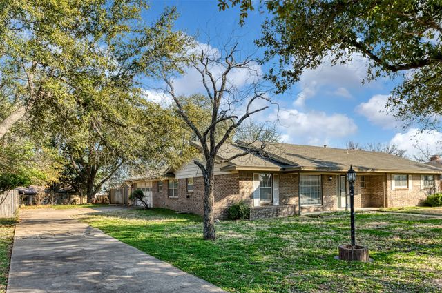 1605 Arrowhead, Pantego, TX 76013