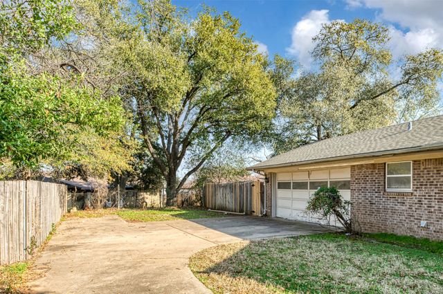 1605 Arrowhead, Pantego, TX 76013