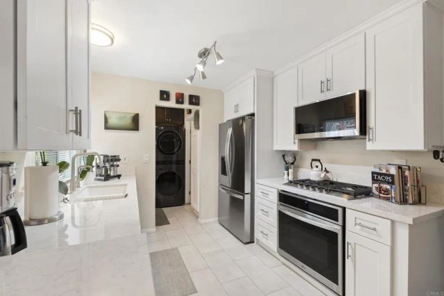 1240 Evergreen Dr, Cardiff By The Sea, CA 92007