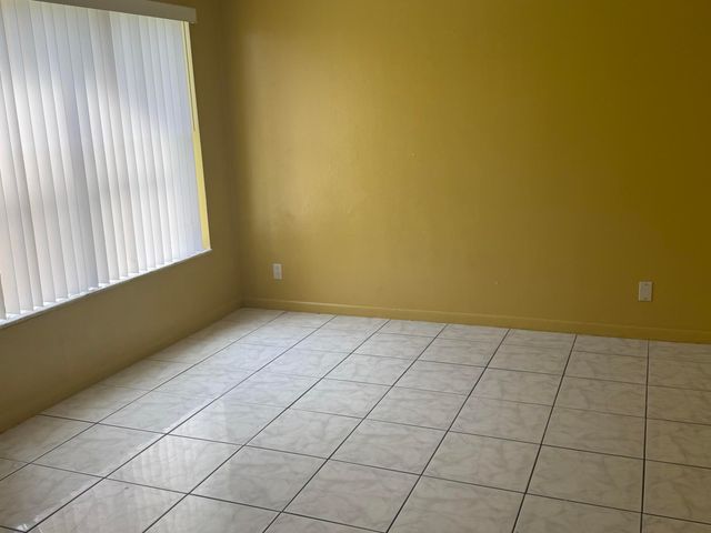 2511 NW 56th Avenue 111, Lauderhill, FL 33313