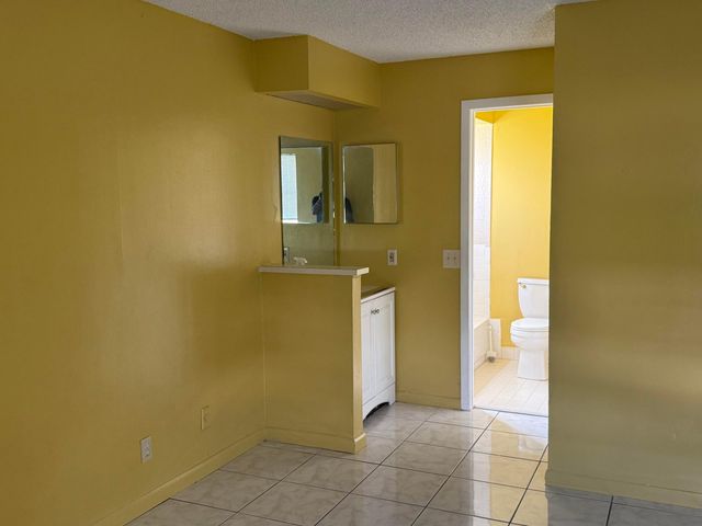 2511 NW 56th Avenue 111, Lauderhill, FL 33313