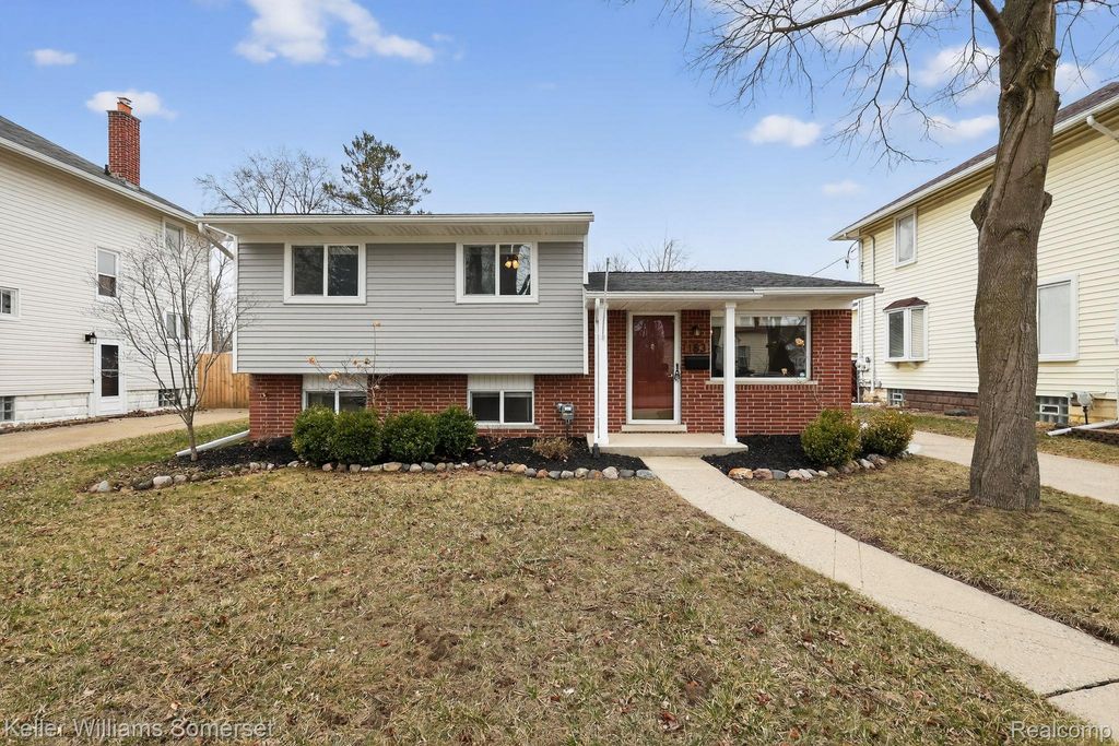 183 Washington Street, Mt. Clemens, MI 48043