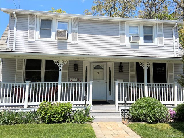 42 Hamilton Road Left, North Merrick, NY 11566