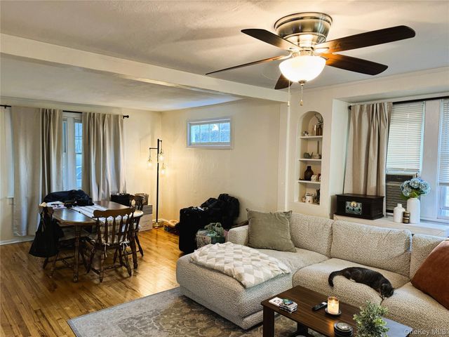 42 Hamilton Road Left, North Merrick, NY 11566