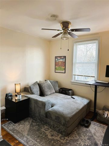 42 Hamilton Road Left, North Merrick, NY 11566