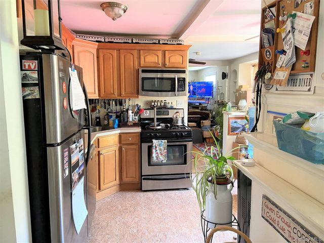 42 Hamilton Road Left, North Merrick, NY 11566