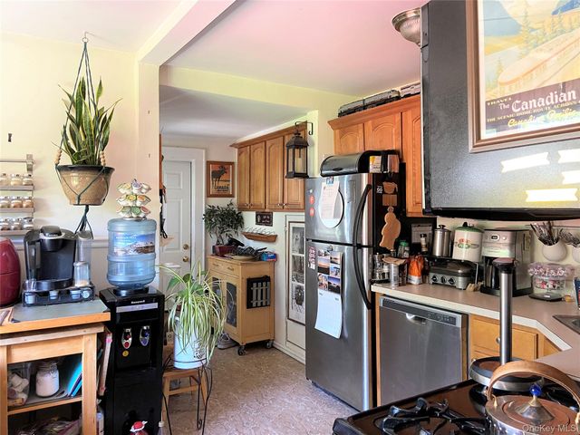 42 Hamilton Road Left, North Merrick, NY 11566