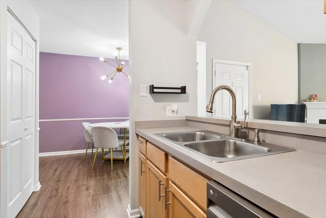 43 Orchard Terrace 3, Lombard, IL 60148