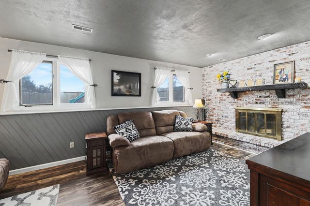 1518 E Carolyn St, Derby, KS 67037