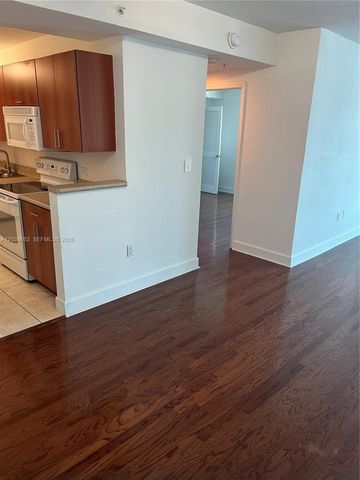 7501 E Treasure Drive 8A, North Bay Village, FL 33141