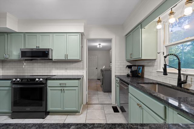 902 Dunsinane Road, Signal Mountain, TN 37377