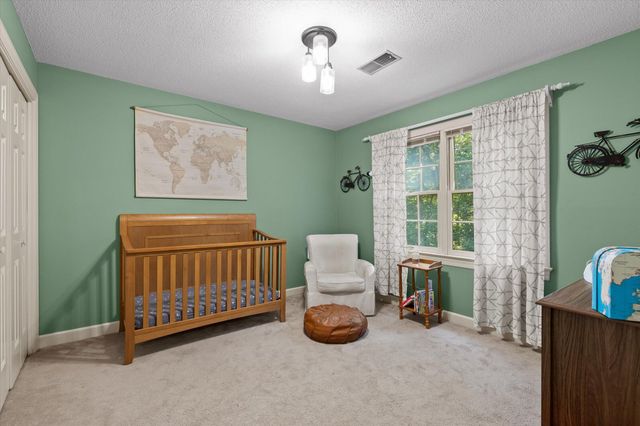 902 Dunsinane Road, Signal Mountain, TN 37377