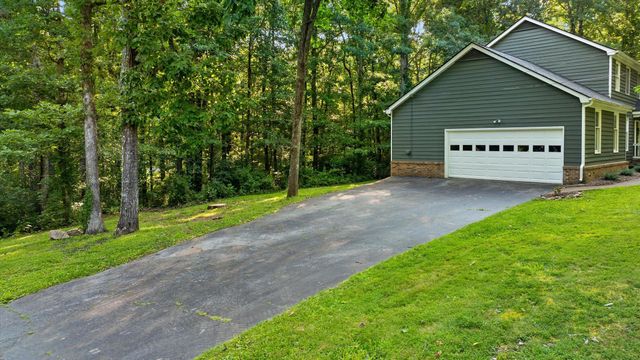 902 Dunsinane Road, Signal Mountain, TN 37377