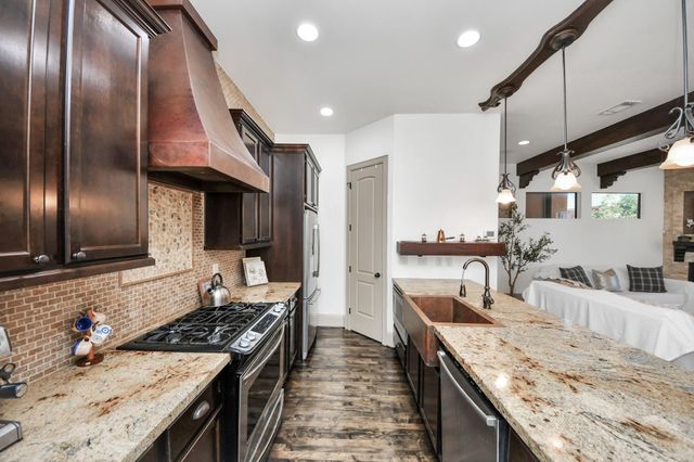 1141 W 23rd St A, Houston, TX 77008