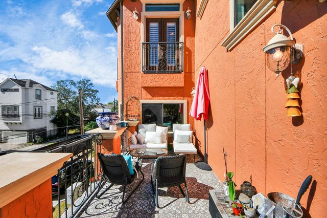 1141 W 23rd St A, Houston, TX 77008