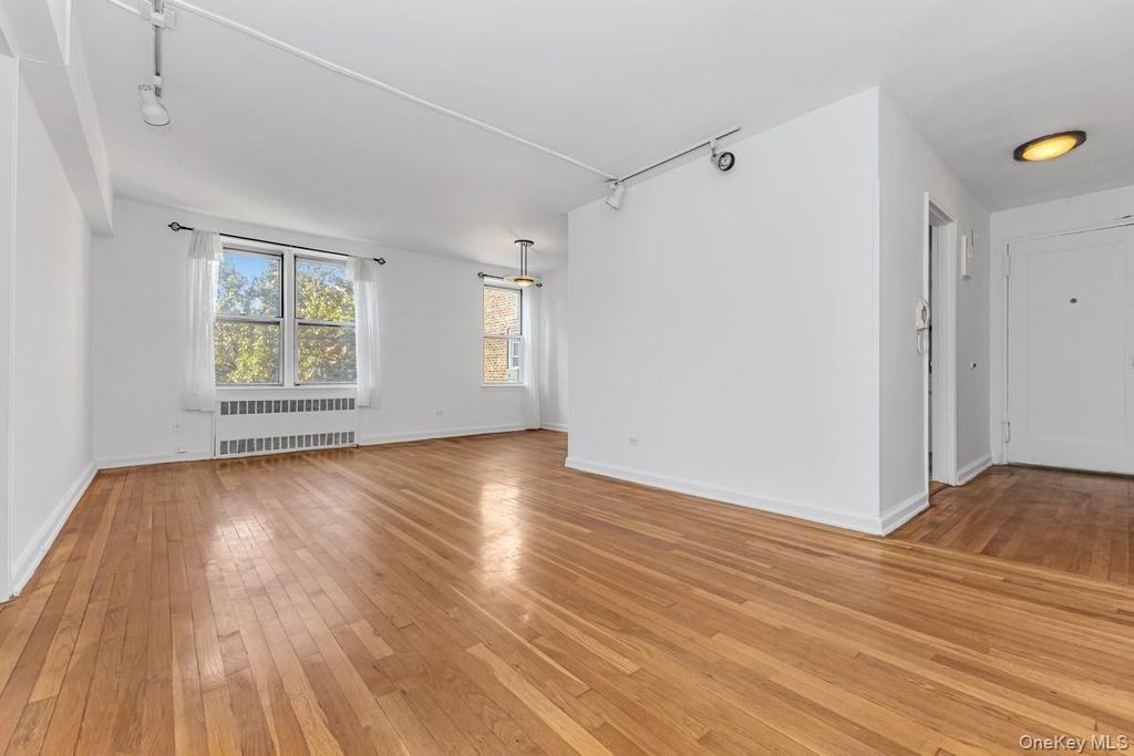 105-25 67th Road 4A, Forest Hills, NY 11375 — exterior