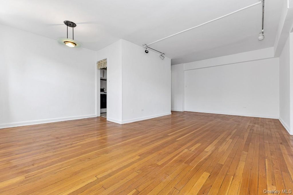 105-25 67th Road 4A, Forest Hills, NY 11375 — photo 2