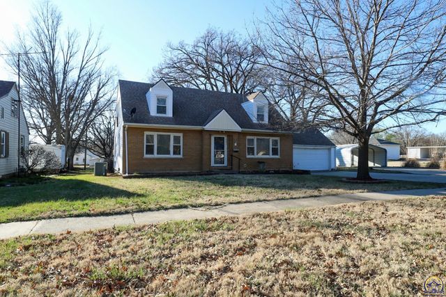 1041 Sunnyslope St, Emporia, KS 66801