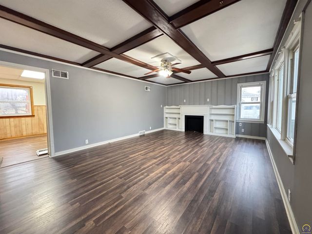 1041 Sunnyslope St, Emporia, KS 66801