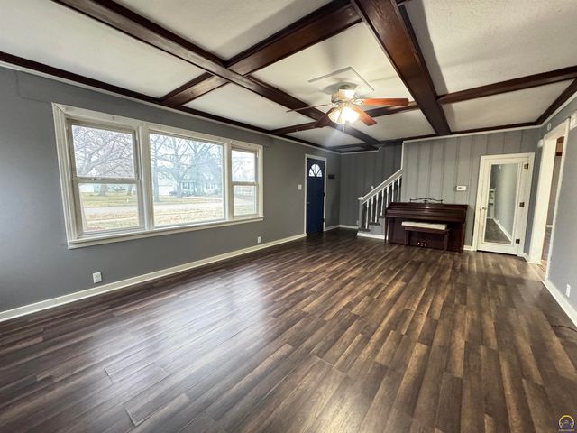 1041 Sunnyslope St, Emporia, KS 66801